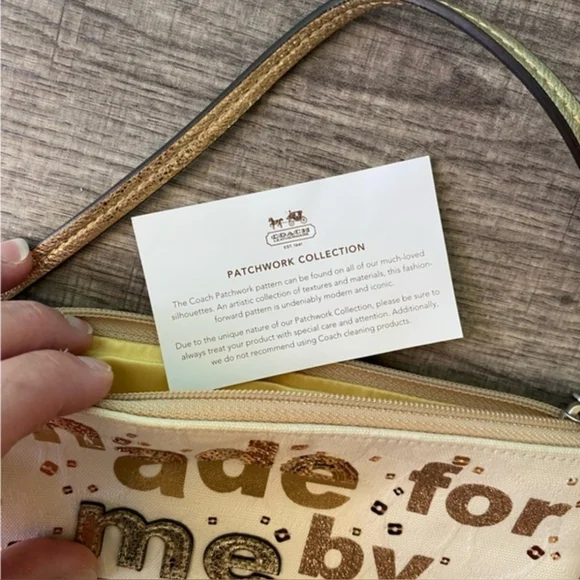 Coach Poppy “Made for Me” Wristlet – Gold Glitter - Picture 5 of 9